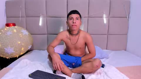 little_kris1 online show from January 2026 12:31:01 PM