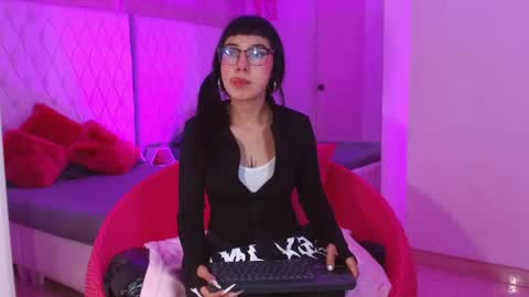 Snapshot of little_paulette chatting on June 2026 04:25:01 AM Paulette online show from June 2026 04:25:01 AM