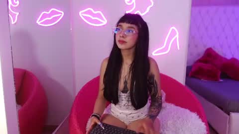 Snapshot of little_paulette chatting on July 2026 04:04:02 AM Paulette online show from July 2026 04:04:02 AM