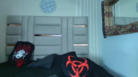 Snapshot of little_peachhh chatting on February 2026 11:18:01 AM Mia online show from February 2026 11:18:01 AM