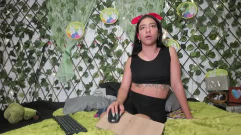 Mia online show from April 2026 11:04:02 AM