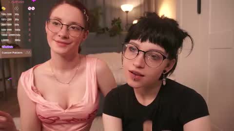 Snapshot of little_poetry chatting on June 2026 09:28:02 PM Kiki online show from June 2026 09:28:02 PM