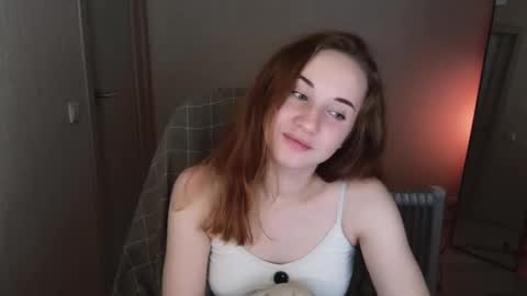 Snapshot of little_pretty_woman chatting on September 2025 07:28:01 PM little_pretty_woman online show from September 2025 07:28:01 PM