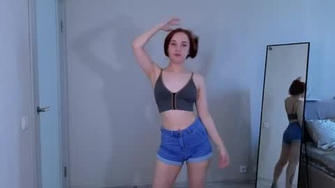 Snapshot of little_pretty_woman chatting on May 2026 11:06:01 AM little_pretty_woman online show from May 2026 11:06:01 AM