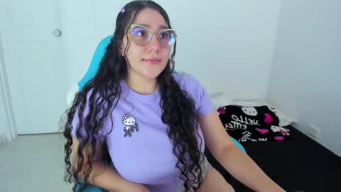 Laire  online show from November 2025 10:22:02 PM