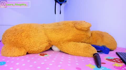 Snapshot of little_tatis chatting on December 2024 06:42:02 PM Im Laura. buy my contentcompra mi contenido offline online show from December 2024 06:42:02 PM