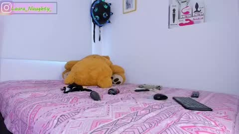 Snapshot of little_tatis chatting on January 2025 07:02:02 PM Im Laura. buy my contentcompra mi contenido offline online show from January 2025 07:02:02 PM