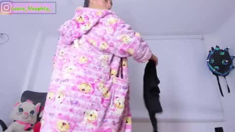 Snapshot of little_tatis chatting on January 2025 09:17:02 AM Im Laura. buy my contentcompra mi contenido offline online show from January 2025 09:17:02 AM