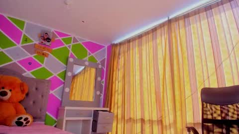 Snapshot of little_tatis chatting on December 2025 06:36:02 PM Im Laura. buy my contentcompra mi contenido offline online show from December 2025 06:36:02 PM