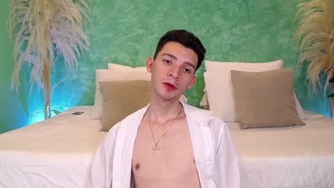 Snapshot of little_twiink chatting on February 2025 07:34:01 PM Juan Ferrer online show from February 2025 07:34:01 PM