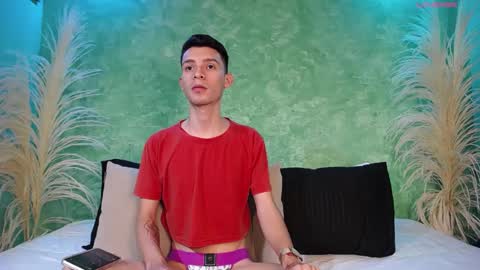 Snapshot of little_twiink chatting on March 2025 04:00:02 PM Juan Ferrer online show from March 2025 04:00:02 PM