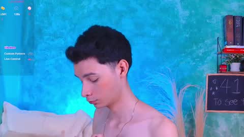 Snapshot of little_twiink chatting on September 2025 02:33:01 AM Juan Ferrer online show from September 2025 02:33:01 AM