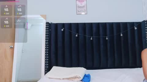 Tania  online show from November 2025 07:38:01 PM