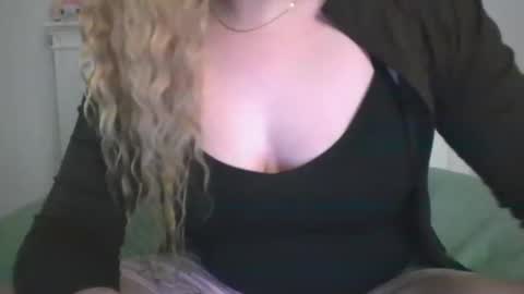 Snapshot of littlekitty4ddy chatting on April 2026 06:40:01 AM babygirll online show from April 2026 06:40:01 AM