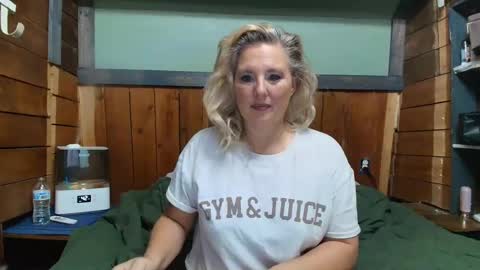 Snapshot of littlelisa1 chatting on February 2026 05:50:01 PM lisanixs online show from February 2026 05:50:01 PM