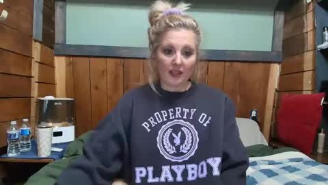 Snapshot of littlelisa1 chatting on February 2026 05:17:01 AM lisanixs online show from February 2026 05:17:01 AM