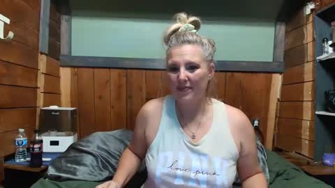 Snapshot of littlelisa1 chatting on April 2026 09:08:01 PM lisanixs online show from April 2026 09:08:01 PM