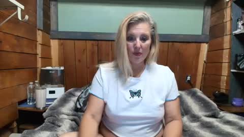 Snapshot of littlelisa1 chatting on May 2026 02:07:01 AM lisanixs online show from May 2026 02:07:01 AM