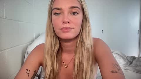 Snapshot of littlemaryjane19 chatting on February 2025 02:07:01 AM Marciabrady online show from February 2025 02:07:01 AM