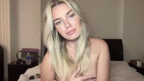 Snapshot of littlemaryjane19 chatting on November 2025 02:33:02 AM Marciabrady online show from November 2025 02:33:02 AM