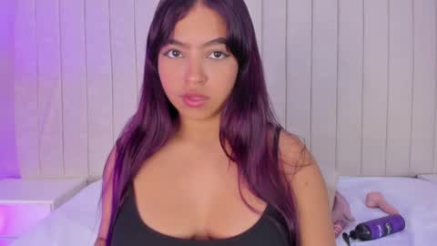 im olivia IG littleolivia01 online show from February 2025 07:05:02 PM