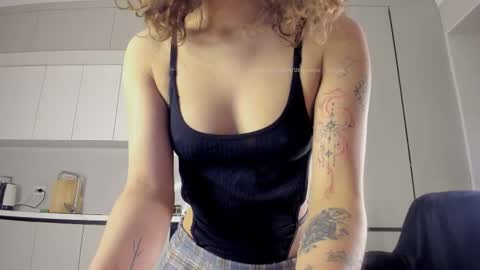 Snapshot of littlesora chatting on October 2025 12:44:01 AM Ayumi or Yumi online show from October 2025 12:44:01 AM