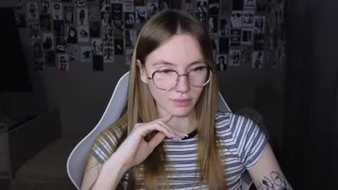 Snapshot of littlevildevil chatting on June 2026 07:43:01 AM Eliana online show from June 2026 07:43:01 AM