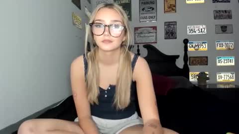 Livvy online show from November 2025 03:49:01 AM