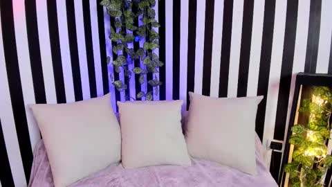 Snapshot of liz_goth chatting on September 2025 12:09:02 PM Liz online show from September 2025 12:09:02 PM