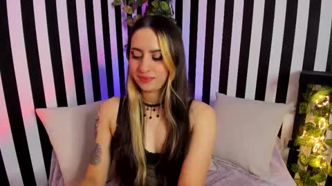 Snapshot of liz_goth chatting on October 2025 02:19:01 PM Liz online show from October 2025 02:19:01 PM