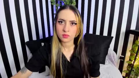 Snapshot of liz_goth chatting on November 2025 02:36:01 AM Liz online show from November 2025 02:36:01 AM