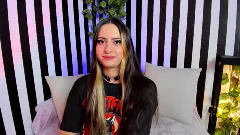 Snapshot of liz_goth chatting on January 2026 02:32:02 PM Liz online show from January 2026 02:32:02 PM