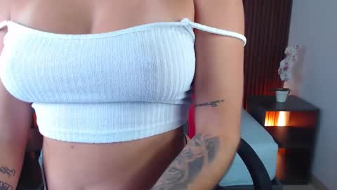 Snapshot of lizowenn_ chatting on January 2025 12:19:02 PM LIZETH online show from January 2025 12:19:02 PM