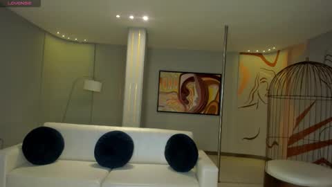 Lizzi  online show from November 2025 08:19:02 PM