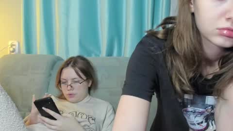 lizzi_muur online show from December 2024 07:28:02 PM