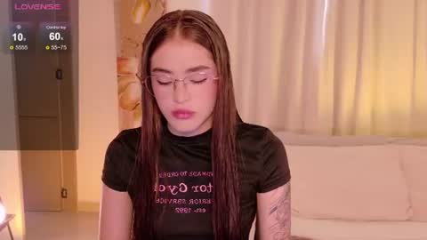 Snapshot of lizzycolins chatting on June 2026 02:19:01 PM Lizzy Colins online show from June 2026 02:19:01 PM