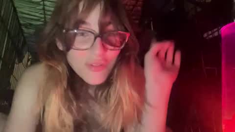 Snapshot of lizzylonestar chatting on May 2026 10:50:02 PM lizzylonestar online show from May 2026 10:50:02 PM
