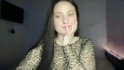 locaalis1 online show from November 2025 01:44:01 PM