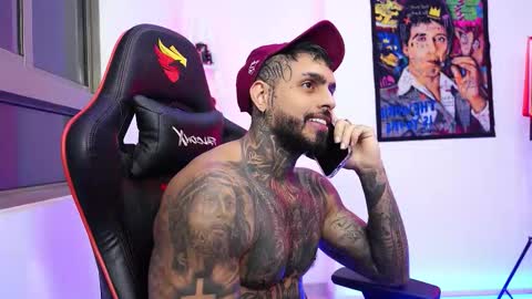 logan_hugh8 online show from October 2025 03:47:02 AM