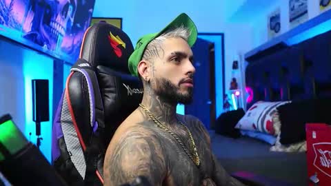 logan_hugh8 online show from February 2026 06:00:02 PM