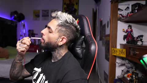 logan_hugh8 online show from April 2026 06:19:01 AM