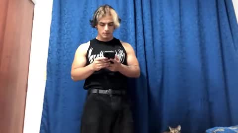 Snapshot of logan_x3 chatting on December 2024 04:22:02 AM Logan online show from December 2024 04:22:02 AM