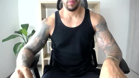 Logan Wolfp online show from May 2026 09:01:01 PM