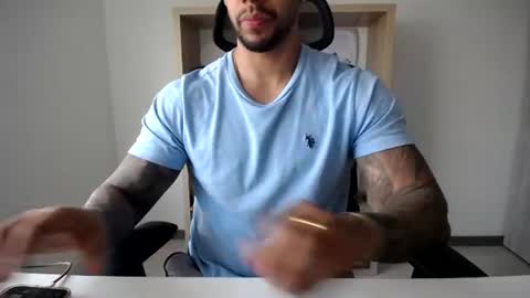 Logan Wolfp online show from August 2026 10:52:02 PM