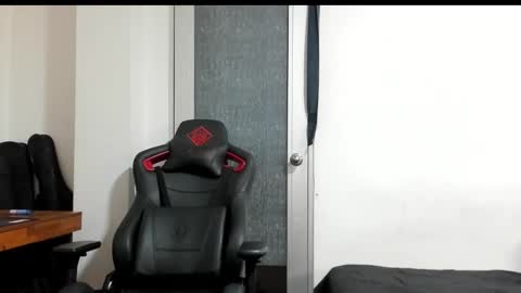 Snapshot of logannick chatting on September 2025 07:54:01 AM Logan online show from September 2025 07:54:01 AM