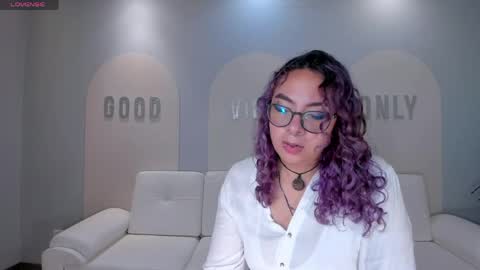 Snapshot of loiseharper chatting on May 2026 05:30:02 PM Loise online show from May 2026 05:30:02 PM