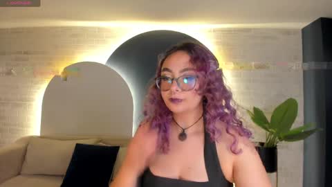 Snapshot of loiseharper chatting on May 2026 04:19:01 AM Loise online show from May 2026 04:19:01 AM