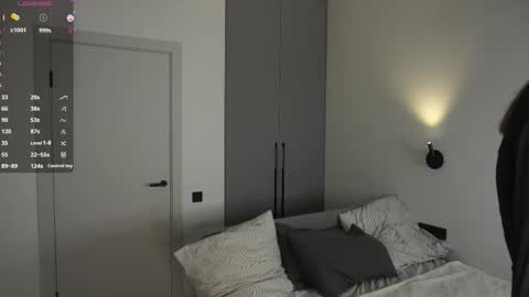 Elza online show from November 2025 07:04:02 PM