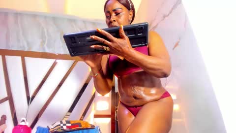 Snapshot of lola_hornei chatting on November 2025 12:03:01 PM Lola online show from November 2025 12:03:01 PM