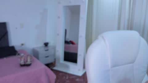 Lola  online show from May 2026 02:01:02 PM